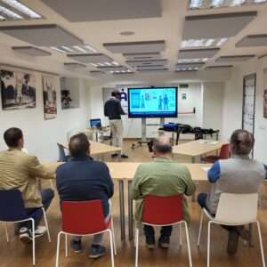 Polea Lab organizó junto a FAE Burgos una sesión de demostración tecnológica de exoesqueletos industriales
